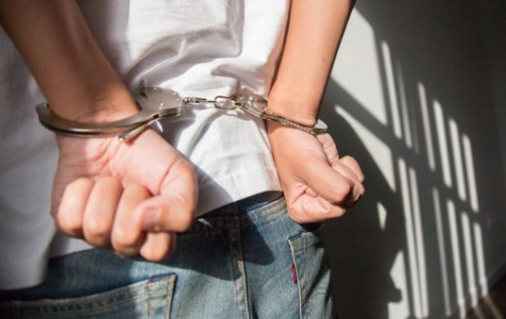 07145307_handcuffs_4_11_650x410_large