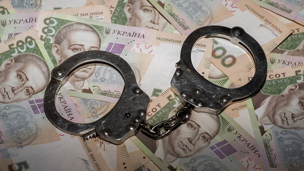 Банкноти номіналом 500 гривень та на