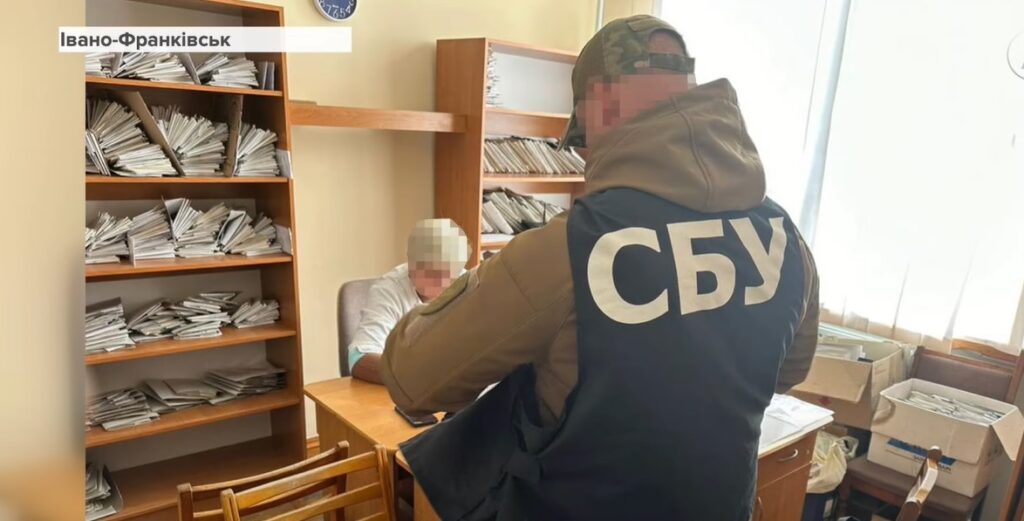 У Калуші викрили схему підкупу МСЕК: посередник брав 3000 доларів за допомогу в отриманні інвалідності