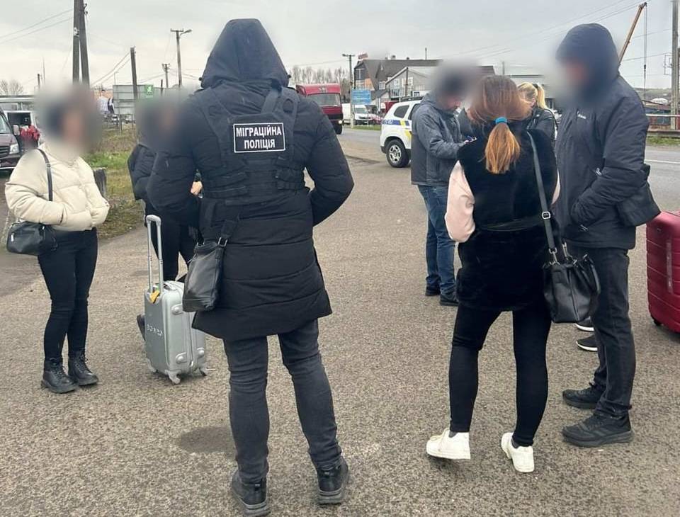 Поліція викрила схему торгівлі людьми: на Івано-Франківщині затримали вербувальницю жінок для сексуального рабства у Польщі