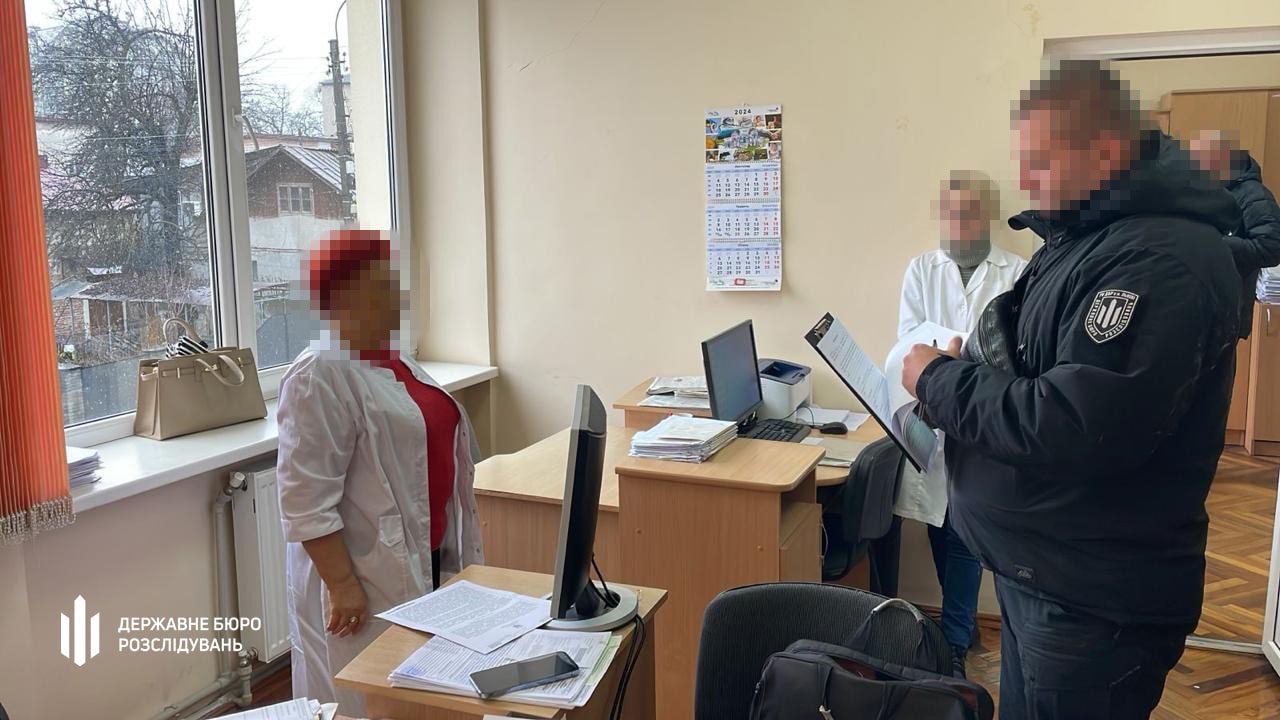 На Івано-Франківщині за видачу фіктивних довідок про інвалідність затримали двох медиків