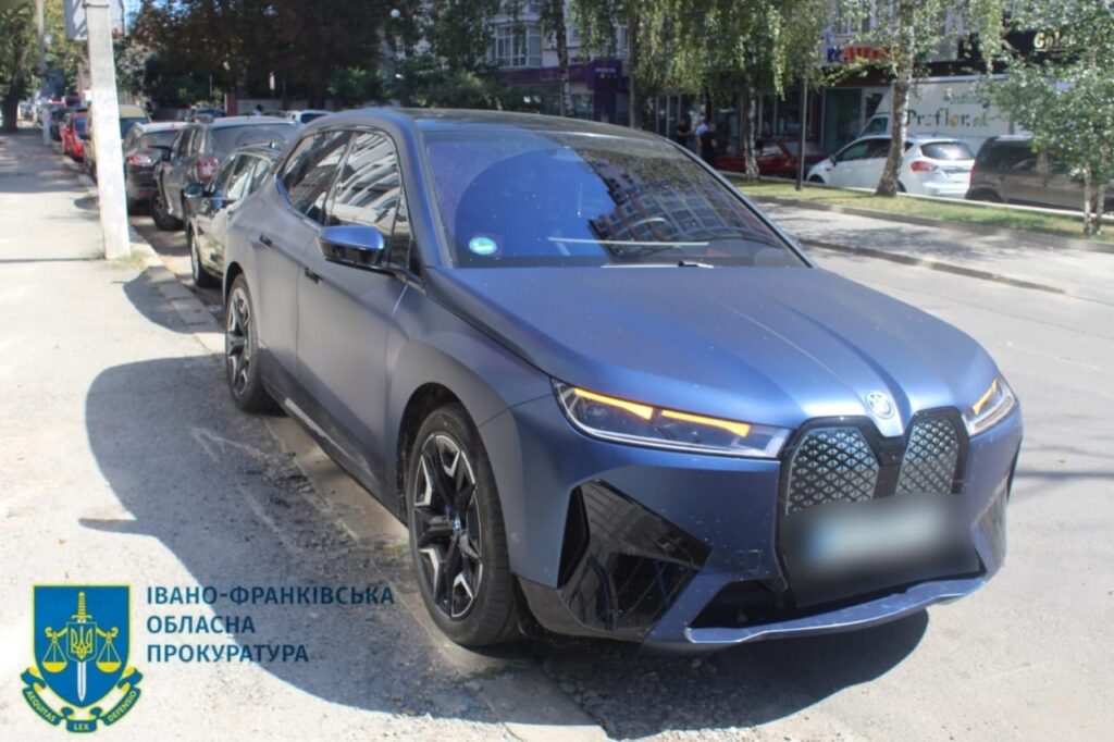 На Івано-Франківщині колишня керівниця податкової не задекларувала елітне житло та автомобіль BMW вартістю понад 5 мільйонів