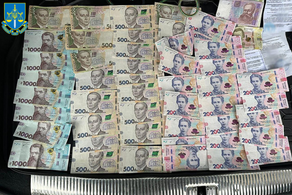 На Дніпропетровщині адвокат з помічницею організували схему ухилення від мобілізації за 25 тисяч доларів