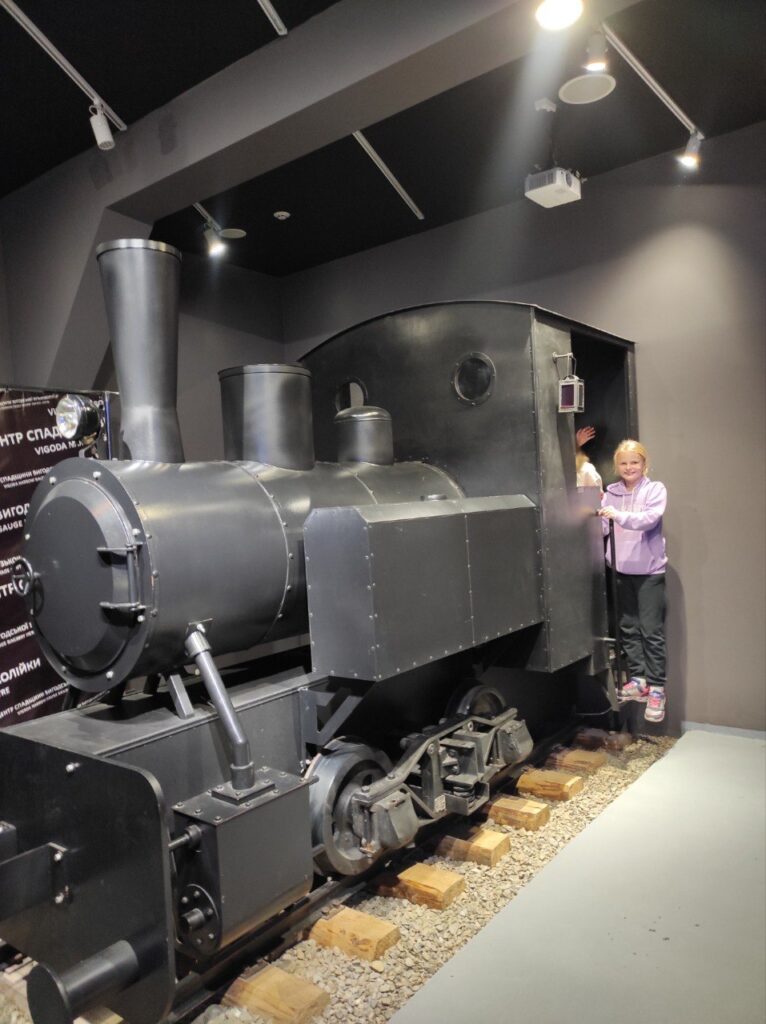 Будівництво музею вузькоколійки у Вигоді