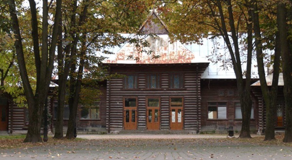 Прокуратура вимагає укласти охоронний договір на історичний кінотеатр "Трембіта" в Івано-Франківську