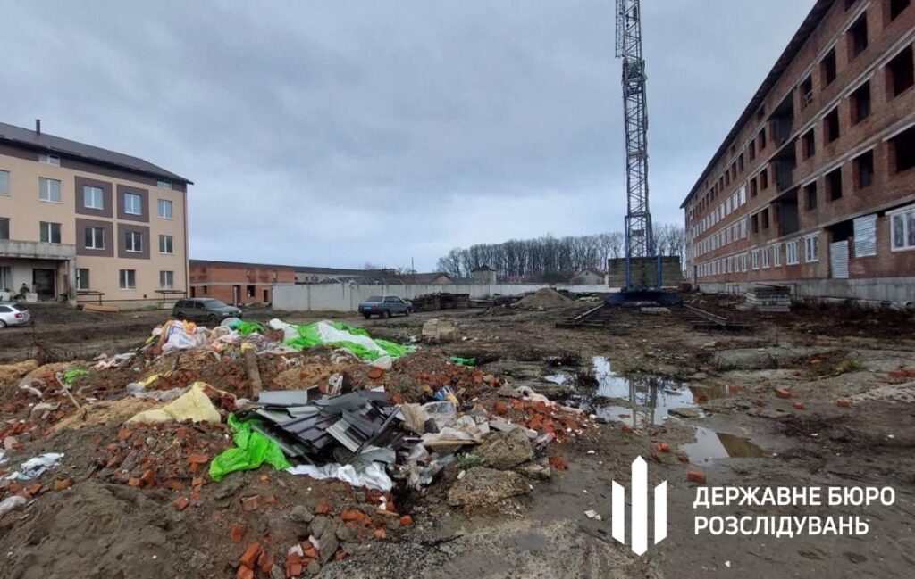 ДБР викрило багатомільйонну схему зловживань при будівництві військового гуртожитку на Закарпатті