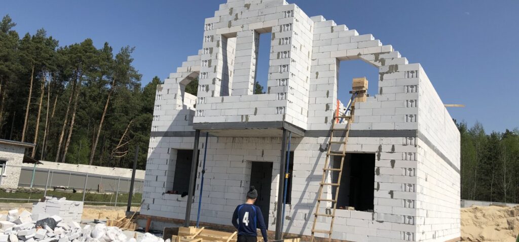 Переваги самостійного будівництва з газоблоку