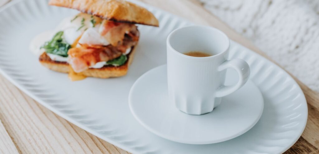 які різновиди порцелянових тарілок використовують у закладах харчування