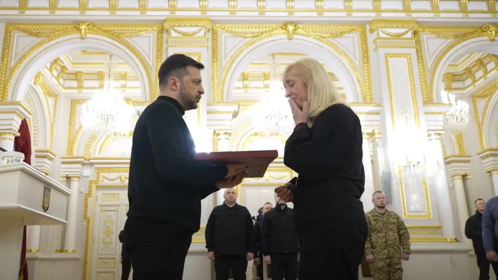 Президент вручив ордени «Золота Зірка» родинам трьох прикарпатців