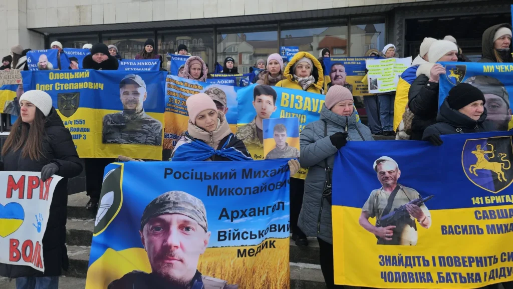 Франківськ вшанував полонених і зниклих оборонців: учасники вимагали пошуку і повернення захисників