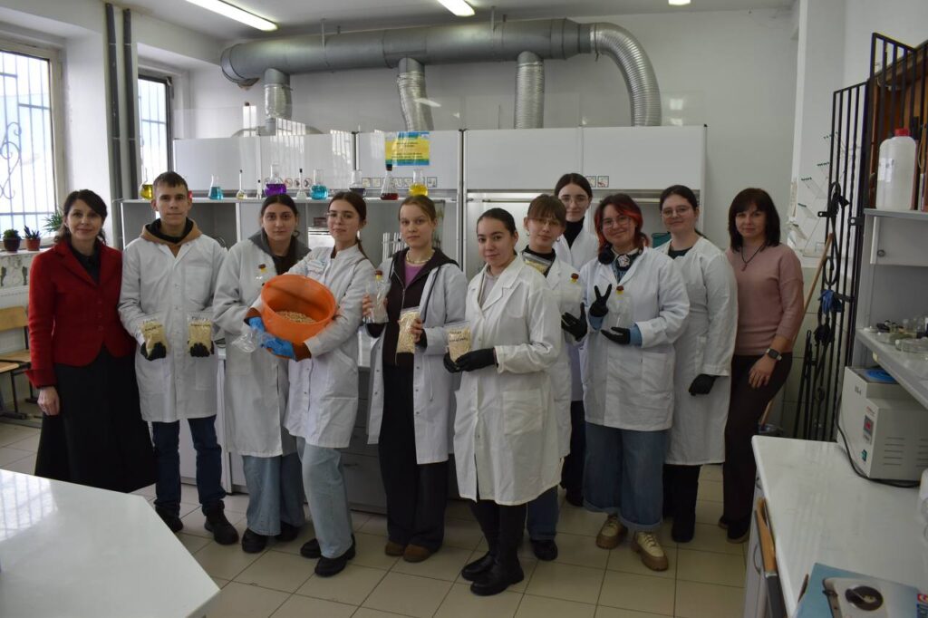 Франківські студенти передали майже сотню хімічних грілок бійцям 50‑го полку НГУ