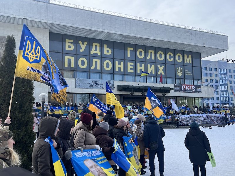 «Листи надії»: у Франківську об’єдналися заради підтримки полонених і зниклих бійців