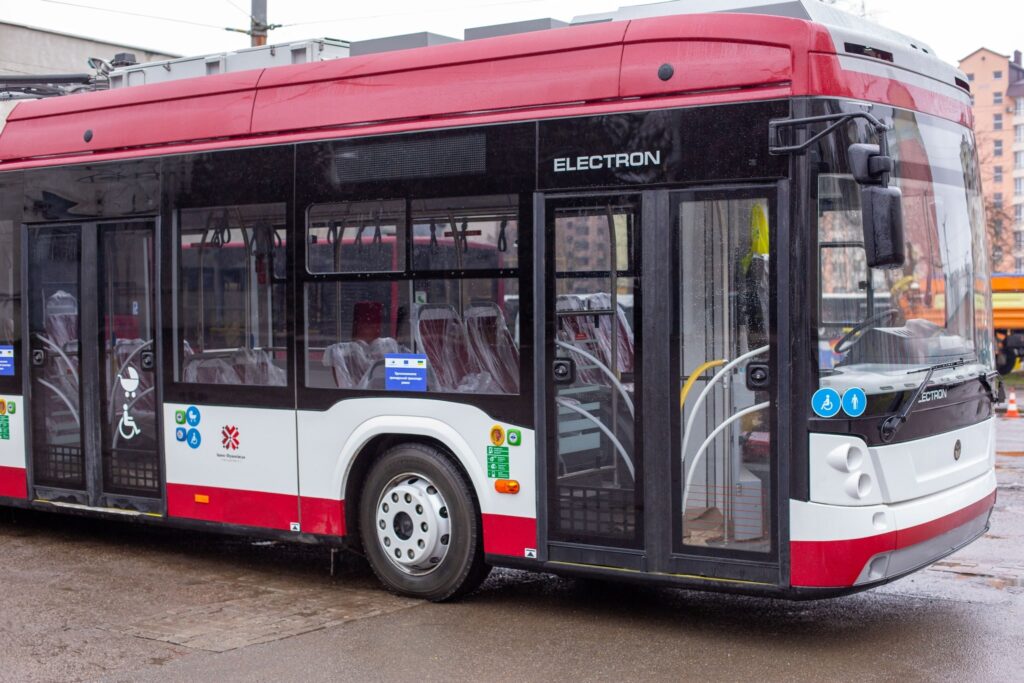 Коли стартують дуобуси між Позитроном і БАМом: нові терміни після затримки поставок