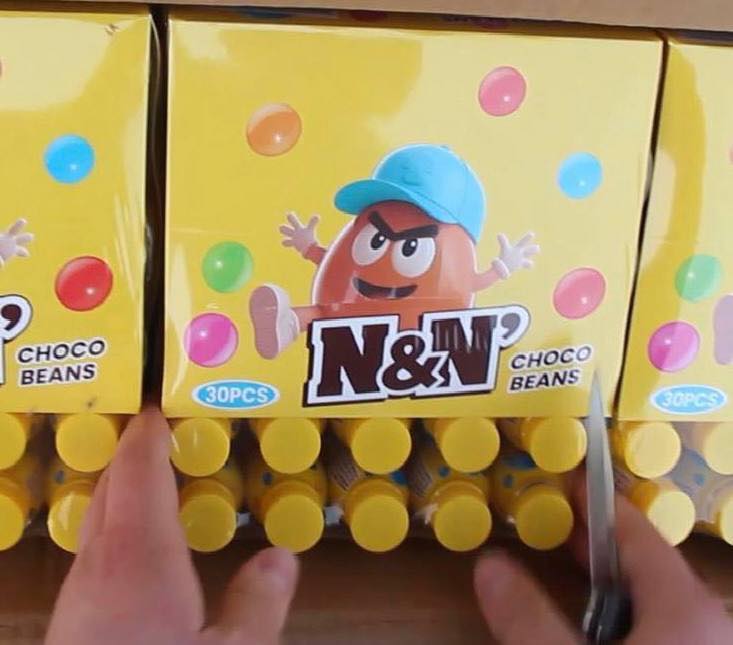 Івано‑Франківська митниця зупинила ввезення 90 тис. фальшивих M&M’s з Китаю