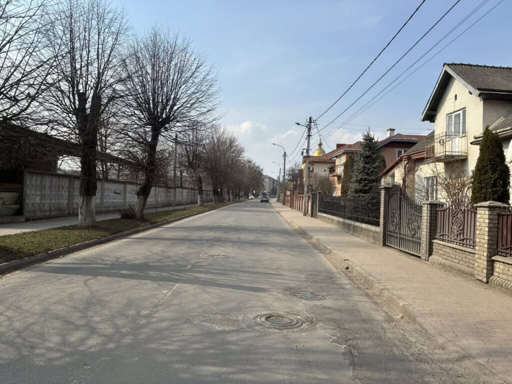 Хто відповідає за порядок на вулицях Івано‑Франківська: правила утримання тротуарів, зелених зон і доріг