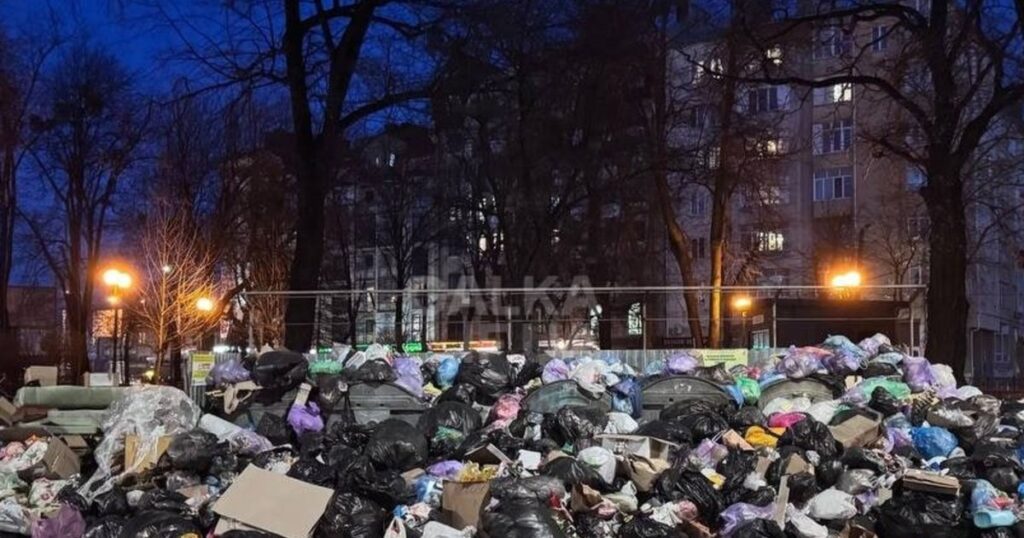 Івано-Франківськ: через перебронювання працівників АТП-0928 тимчасово не вивозили сміття