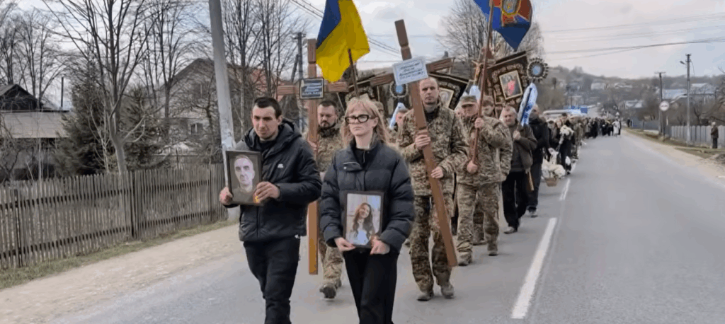 На Прикарпатті попрощалися з жертвами удару дрона: поховали батька й доньку зі Старого села