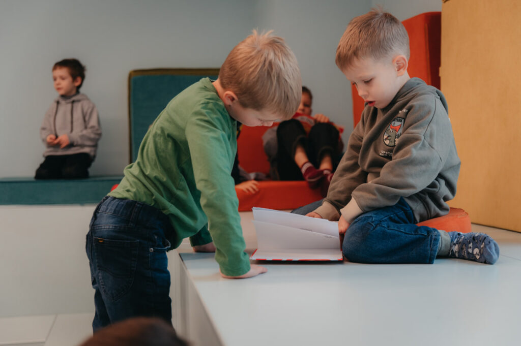 Читацький клуб «Текстура» у Франківську вчить дітей читати через гру