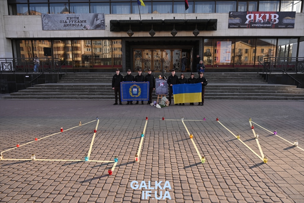 У Франківську вшанували пам’ять жертв авіаудару по Драматичному театру Маріуполя