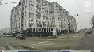 Івано‑Франківськ: водія Renault оштрафували за проїзд на червоне світло на вулиці Набережній