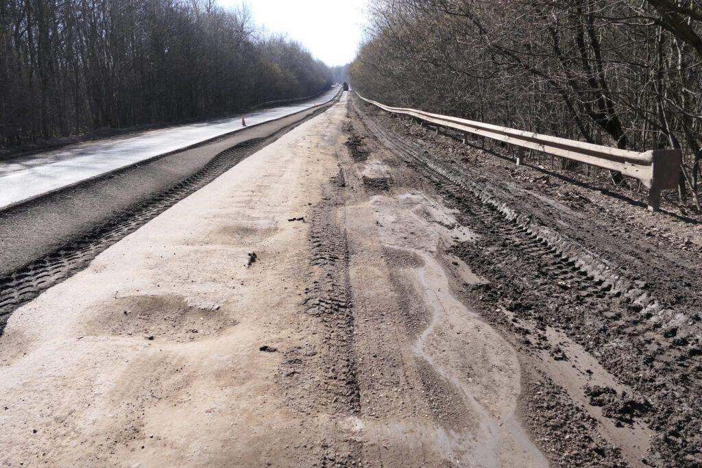 На об’їзній Івано‑Франківська розпочали ремонт покриття дороги Н-09