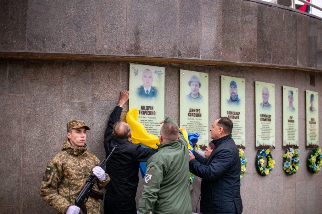 В Івано‑Франківську відкрили пам’ятну дошку Андрію Ткаченку