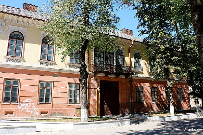 Прокуратура вимагає від університету привести до ладу пам'ятку архітектури на Шевченка, 32