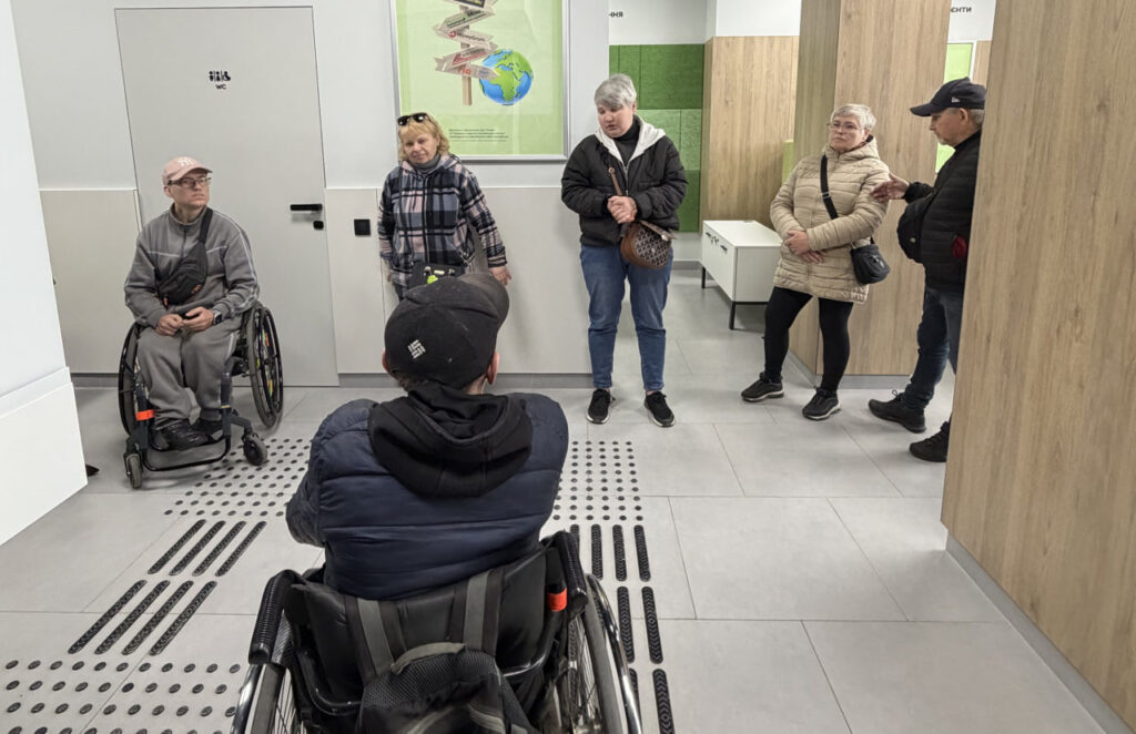 У Франківську перевірили доступність відділення ПриватБанку на бульварі Південному