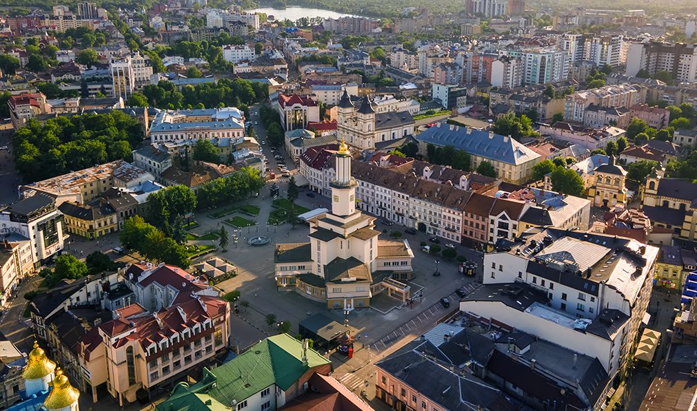 Як переселенці змінили Івано-Франківськ: у соцмережах обговорюють вплив ВПО на місто