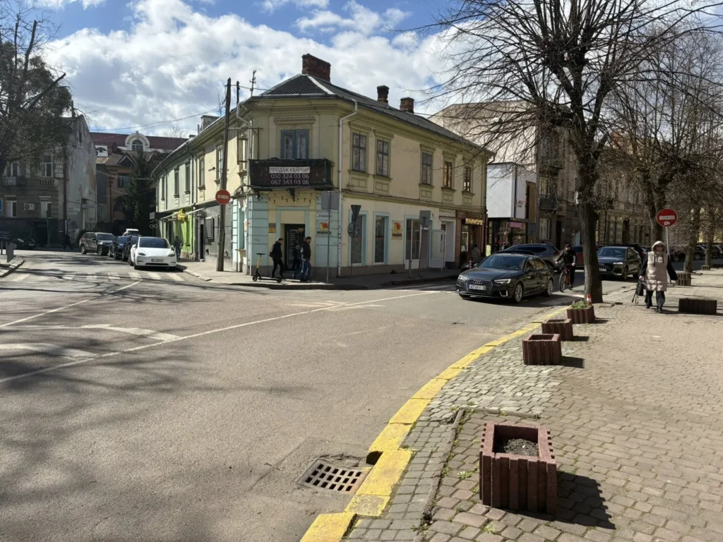 На вулиці Грушевського в Івано-Франківську планують два проєкти для покращення доступності