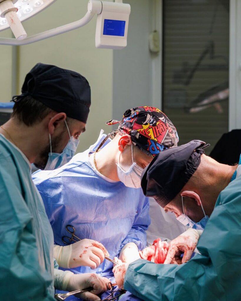 В Івано-Франківському військовому шпиталі відновили функцію кишечника 29-річному військовому після тяжкого поранення