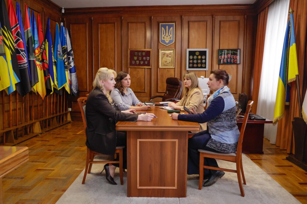 В Івано-Франківську готують документальну виставу «Парасоля» на основі історій дружин захисників