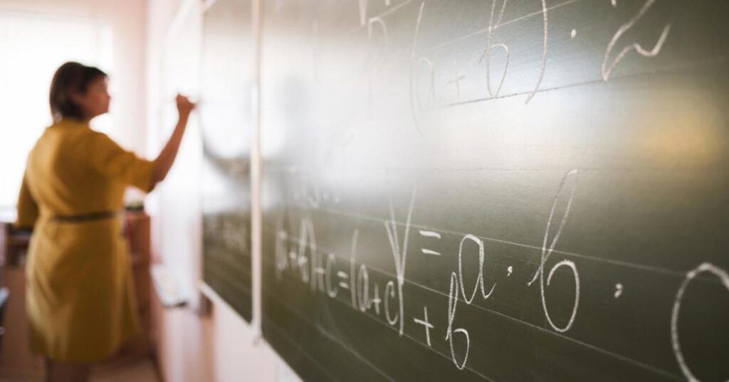 В Івано-Франківську відкрили голосування за найкращих педагогів громади