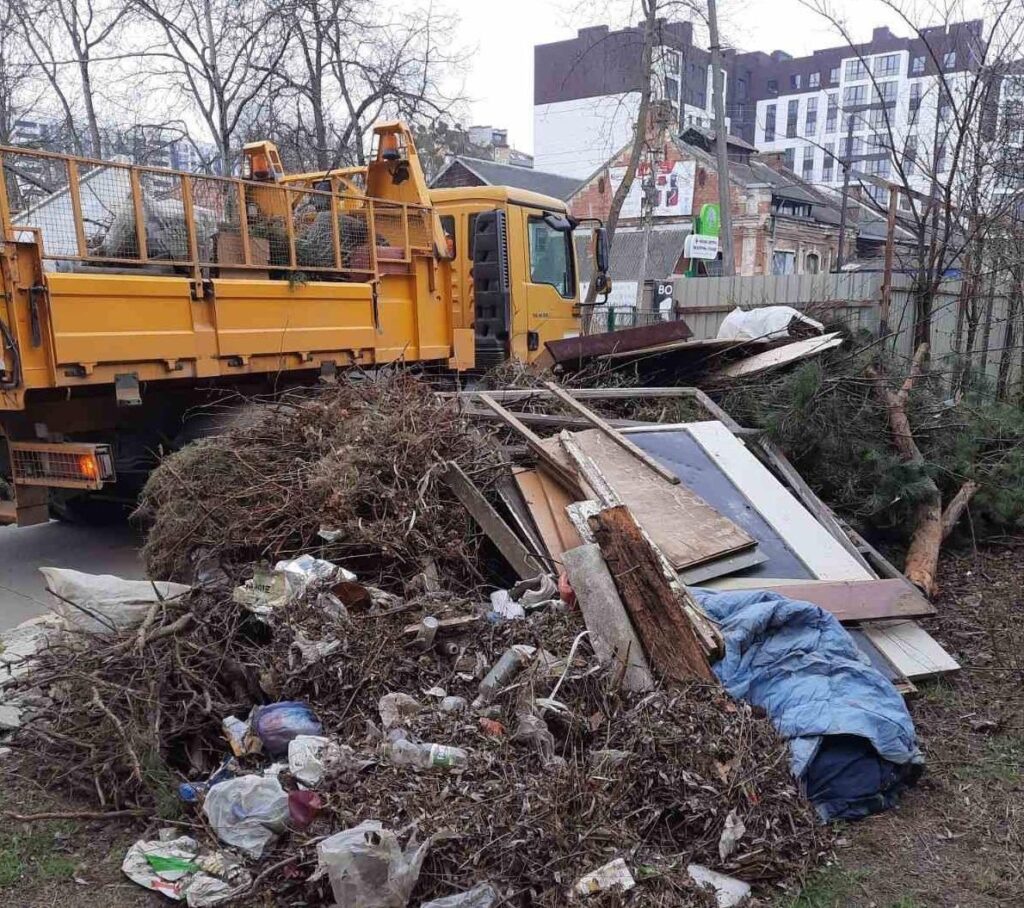 Штрафи за великогабаритне сміття в Івано‑Франківську: де здавати та як замовити вивіз