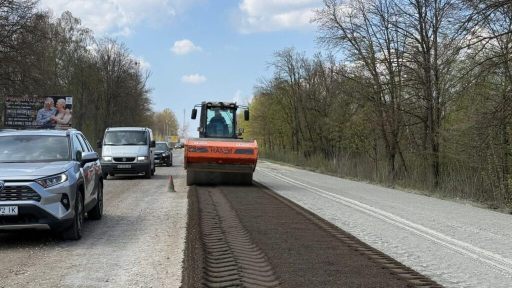 На трасі Н-09 біля Івано-Франківська готують до асфальтування критичну ділянку