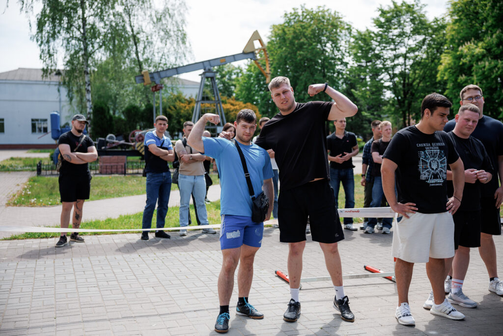 В Івано-Франківську на площі ІФНТУНГ провели богатирський турнір серед студентів