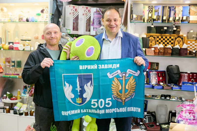 Ветеран Віталій Карамушко відкрив у Івано-Франківську магазин подарунків «Емоція»