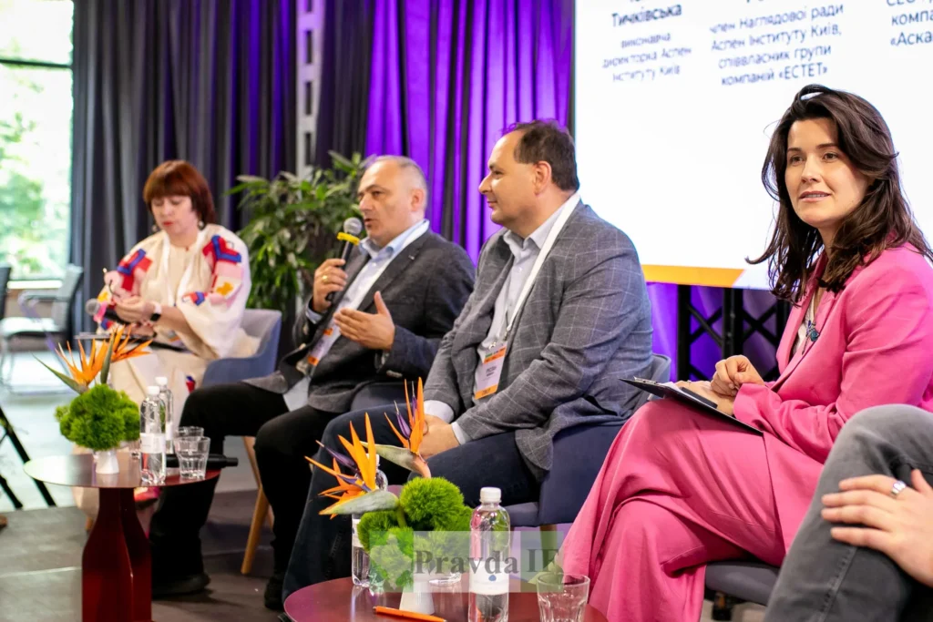 В Івано-Франківську втретє стартував форум «Лідерство, що формує майбутнє» на понад 250 учасників
