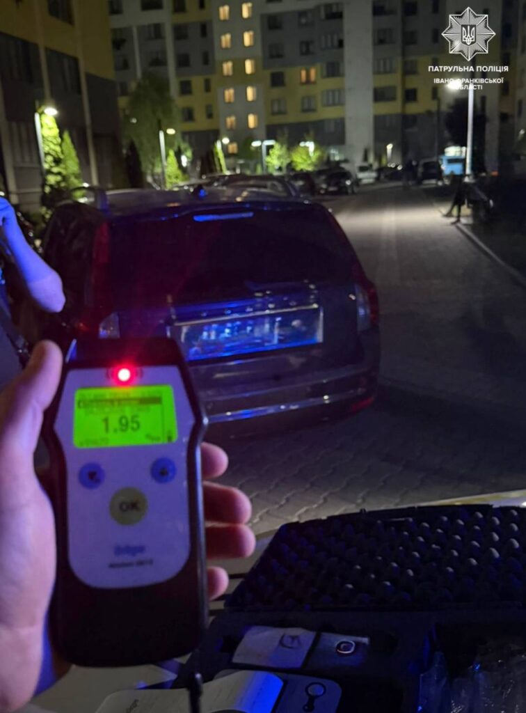 У Франківську зупинили водія Volvo з 1,95 проміле, який тікав від патрульних