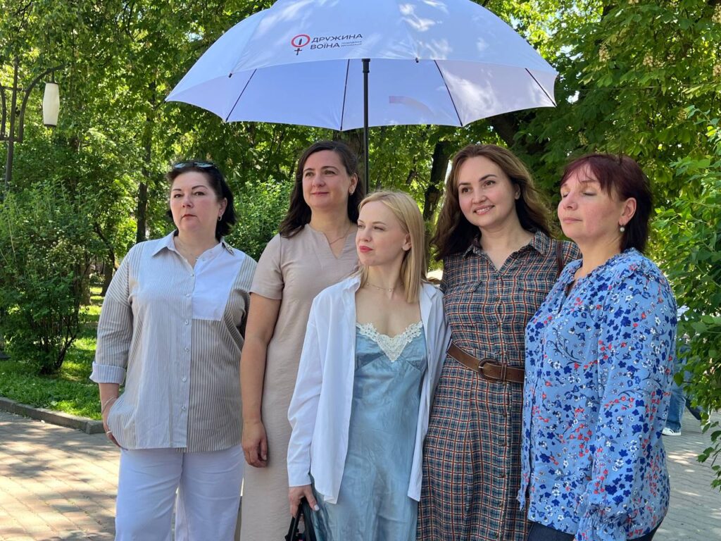 У Івано-Франківську 17 червня покажуть виставу-експеримент «ПарасолЯ» за участі дружин військових