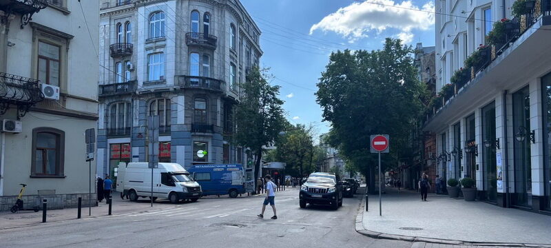 В Івано-Франківську оголосили три тендери на облаштування доступних тротуарів на вулиці Січових Стрільців