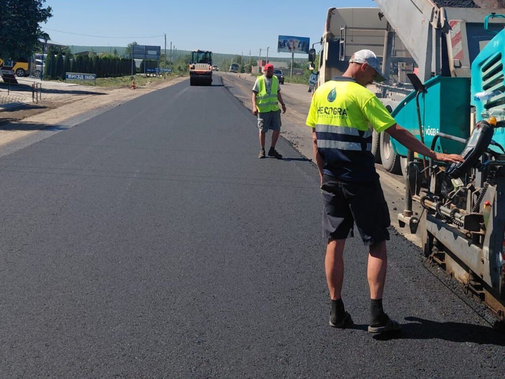 Ремонт державних доріг на Прикарпатті: роботи тривають на Н-09, Р-20 і Т-09-05