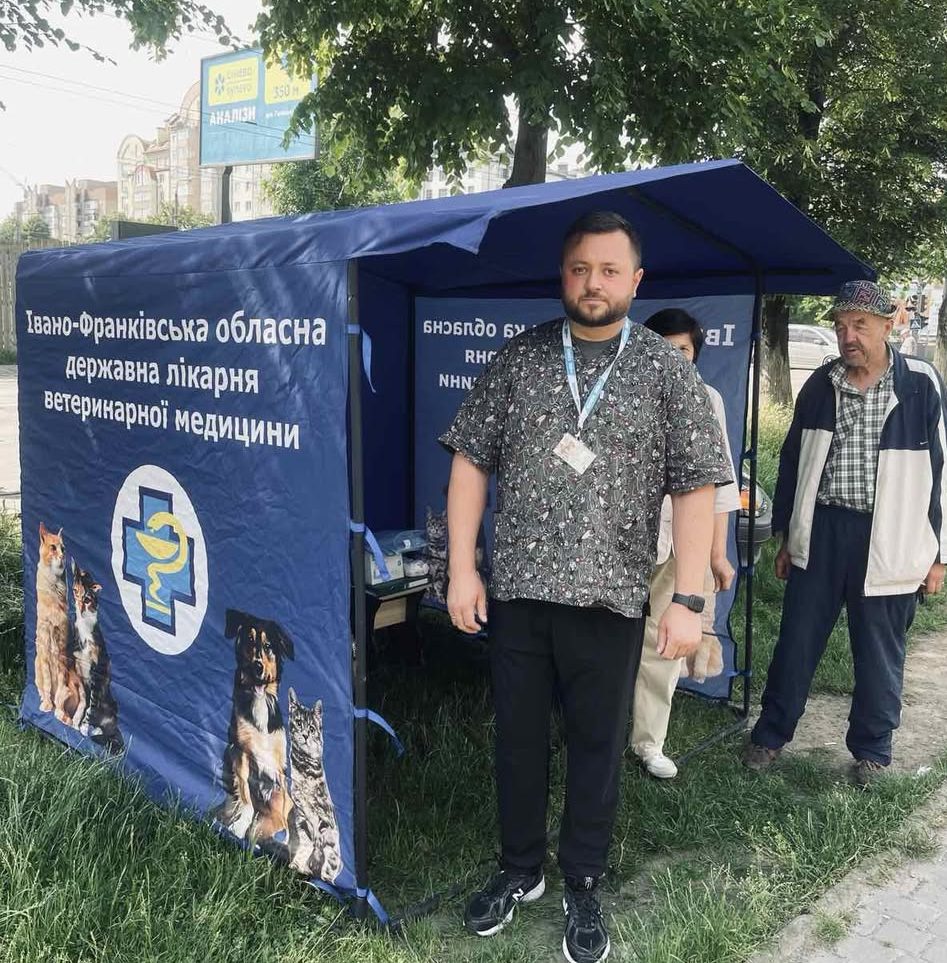 В Івано-Франківську стартувала безкоштовна вакцинація собак і котів від сказу: графік роботи мобільних пунктів