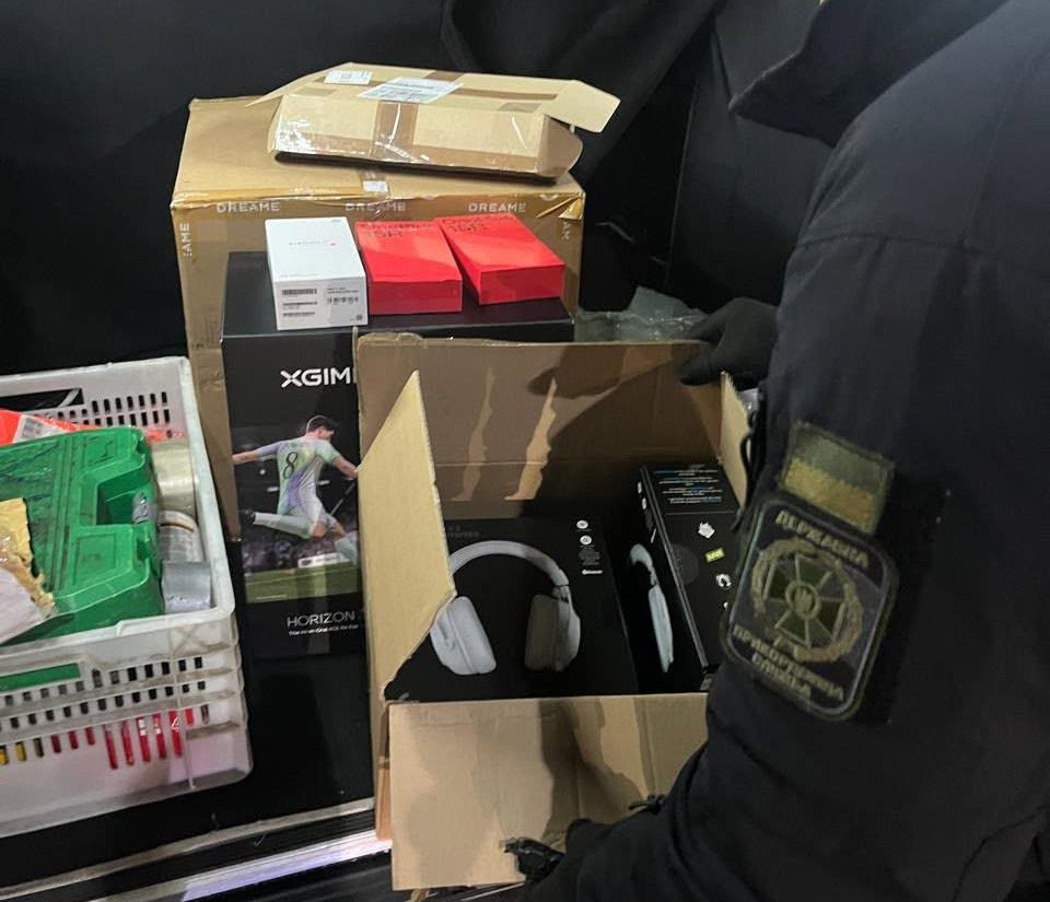 У «Краківці» зупинили Mercedes із 57 одиницями незадекларованої побутової техніки, що везли до Івано-Франківська