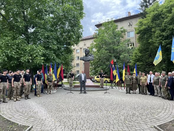 В Івано-Франківську вшанували Євгена Коновальця з нагоди 135-ї річниці від дня народження