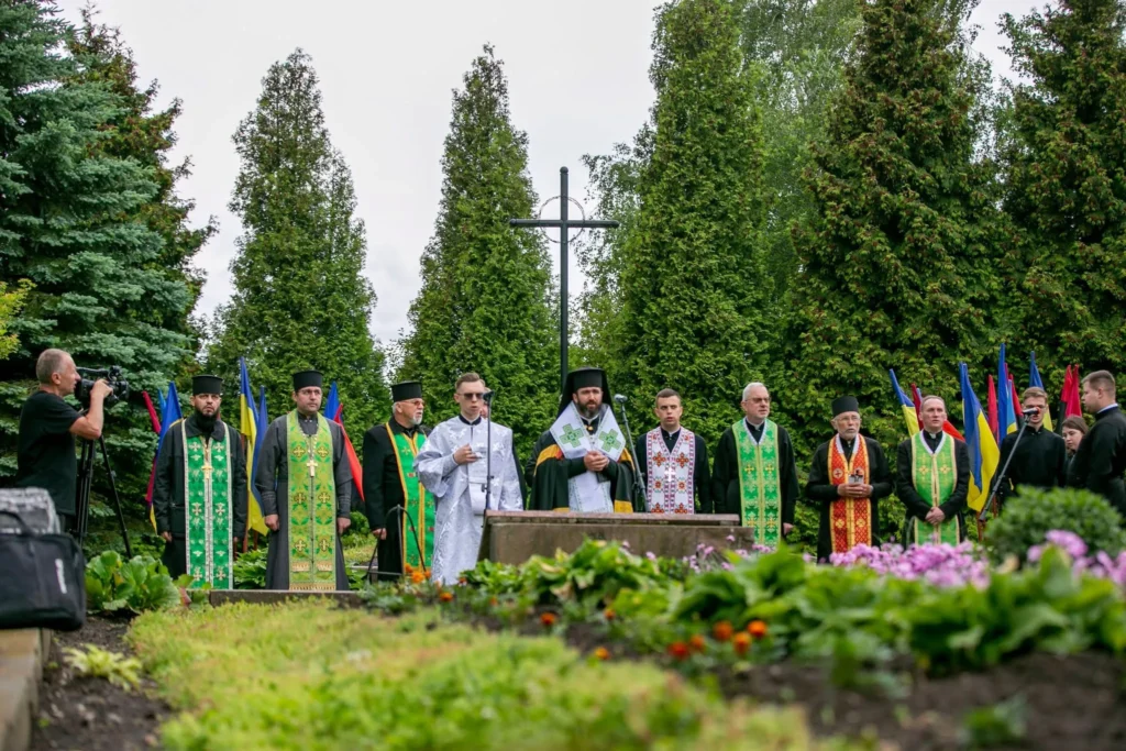 У меморіальному комплексі «Дем’янів Лаз» провели віче-реквієм за жертвами комуністичного терору