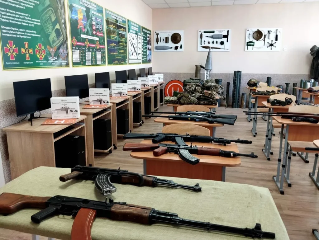 На Івано-Франківщині понад 40 ветеранів війни долучилися до викладання предмета «Захист України»