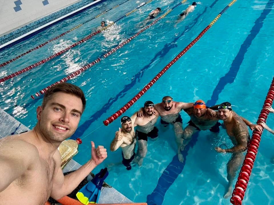 У Франківську ветерани відновили тренування з параплавання на базі спорткомплексу ІФНТУНГ