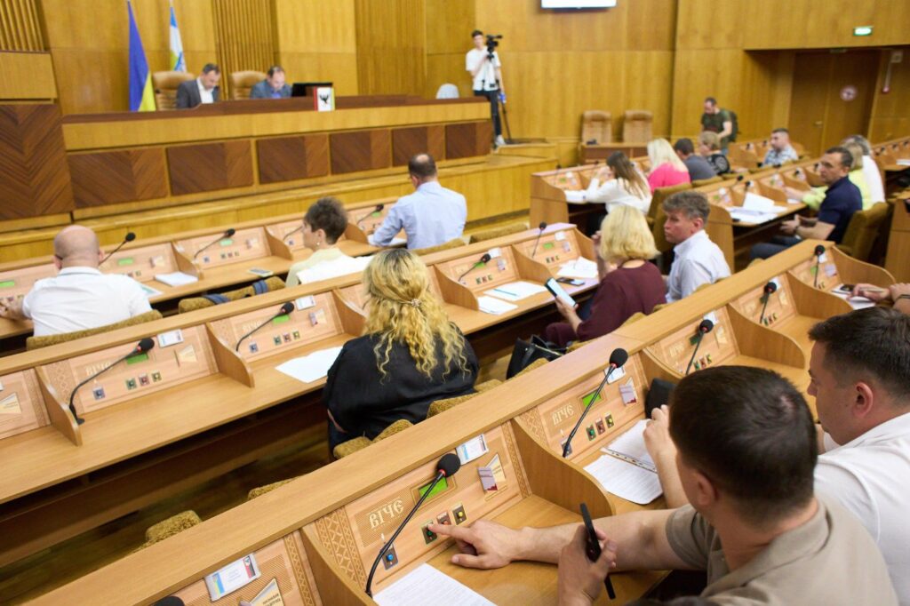 Івано-Франківська міськрада затвердила нові правила електронних петицій: поріг 250 підписів і 90 днів залишили